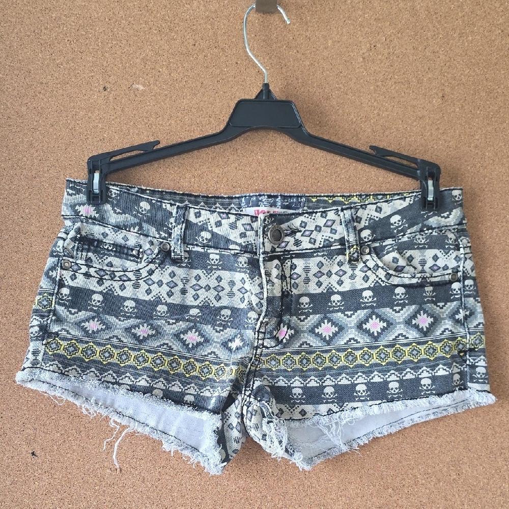 Hot Kiss Tribal Print Frayed Hem Denim Shorts Size 7 Sculls Aztec
